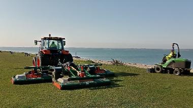 Grass Cutting 2 vehicles