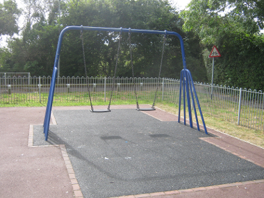 Tukes Av Playground swing 1 bay